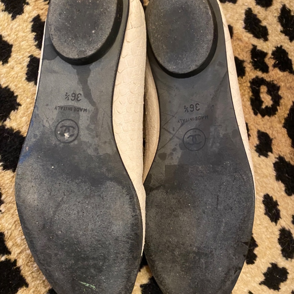 Chanel White Python And Black Toe Ballet Flats 36… - image 4